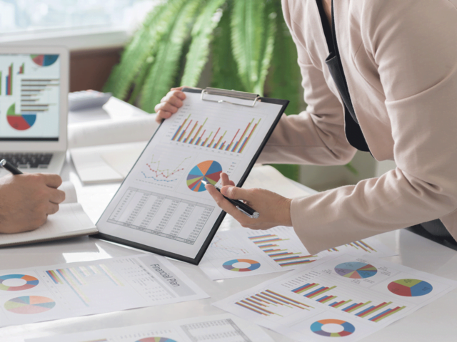 Q4 2019 EPS Estimates for Estee Lauder Companies Inc 5