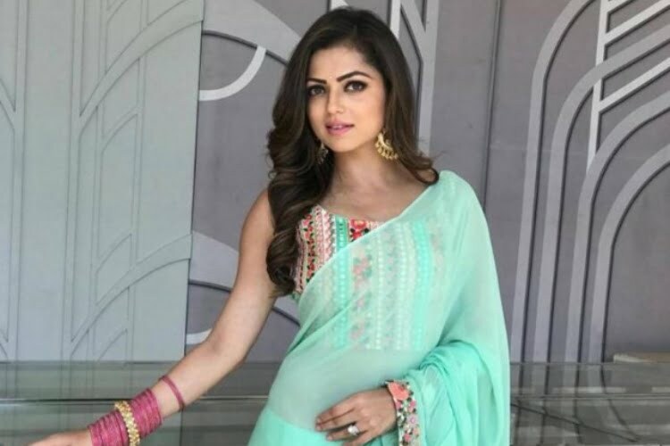 Drashti Dhami and Hina Khan set summer season fashion desires 7