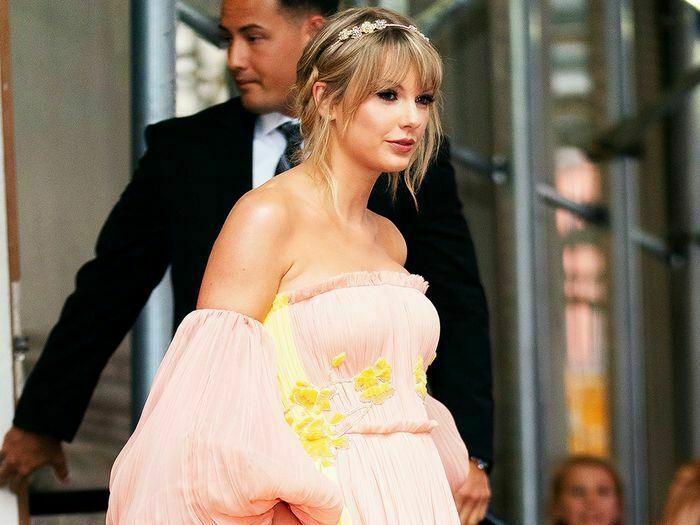 Trends Taylor Swift Wears in Her New Video 7